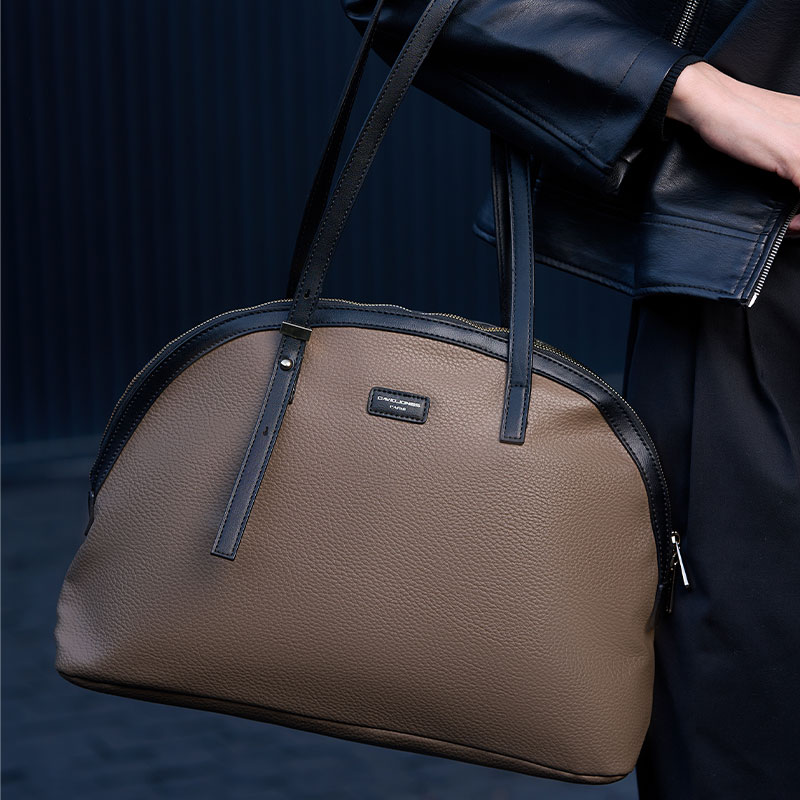 کیف دوشی زنانه دیویدجونز مدل cm6744 Taupe
